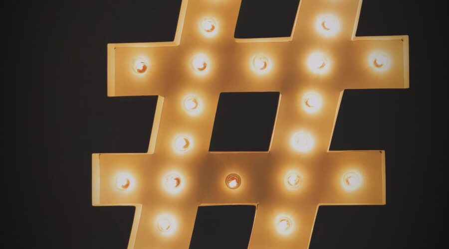 Comment Utiliser les Réseaux Sociaux pour Engager Votre Audience