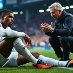 la blessure de kylian mbappé provoque la colère du real madrid. découvrez les réactions du club et les conséquences de ce coup dur.